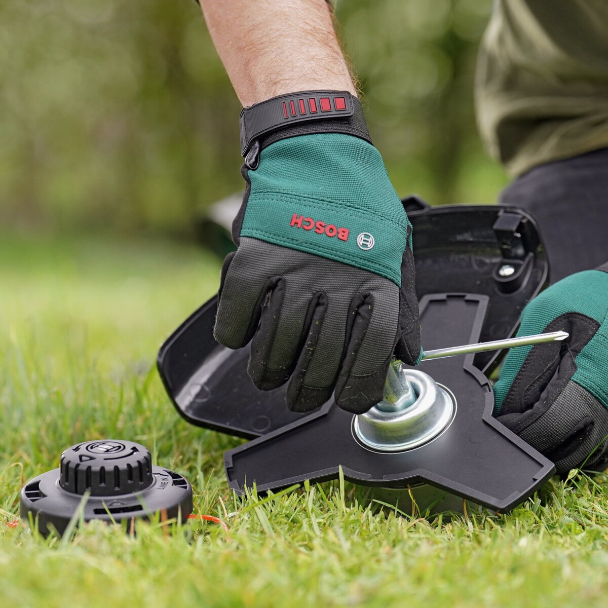 Bosch - Batteridrevet Busktrimmer - Adv 23Cm 36V Batteri Lader Medfølger