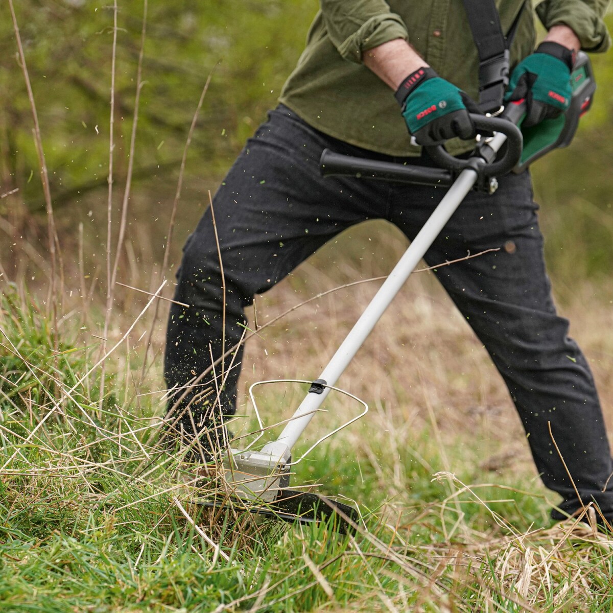Bosch - Batteridrevet Busktrimmer - Adv 23Cm 36V Batteri Lader Medfølger