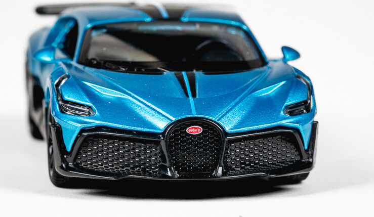 Bugatti Divo 1 43 Die-Cast Blue - Tec-Toy