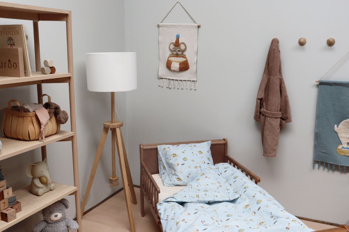 By Mats - Sengetøj - Baby Str - 70X100 Cm - Rum Univers