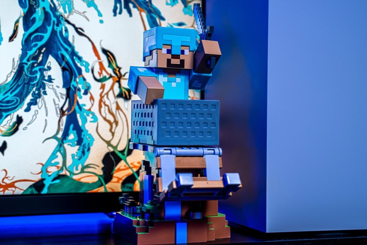 Cable Guys - Controller Holder - Minecraft Steve In Diamond Armour Rest