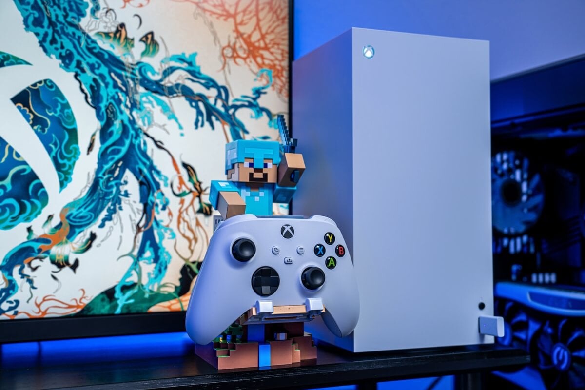 Cable Guys - Controller Holder - Minecraft Steve In Diamond Armour Rest