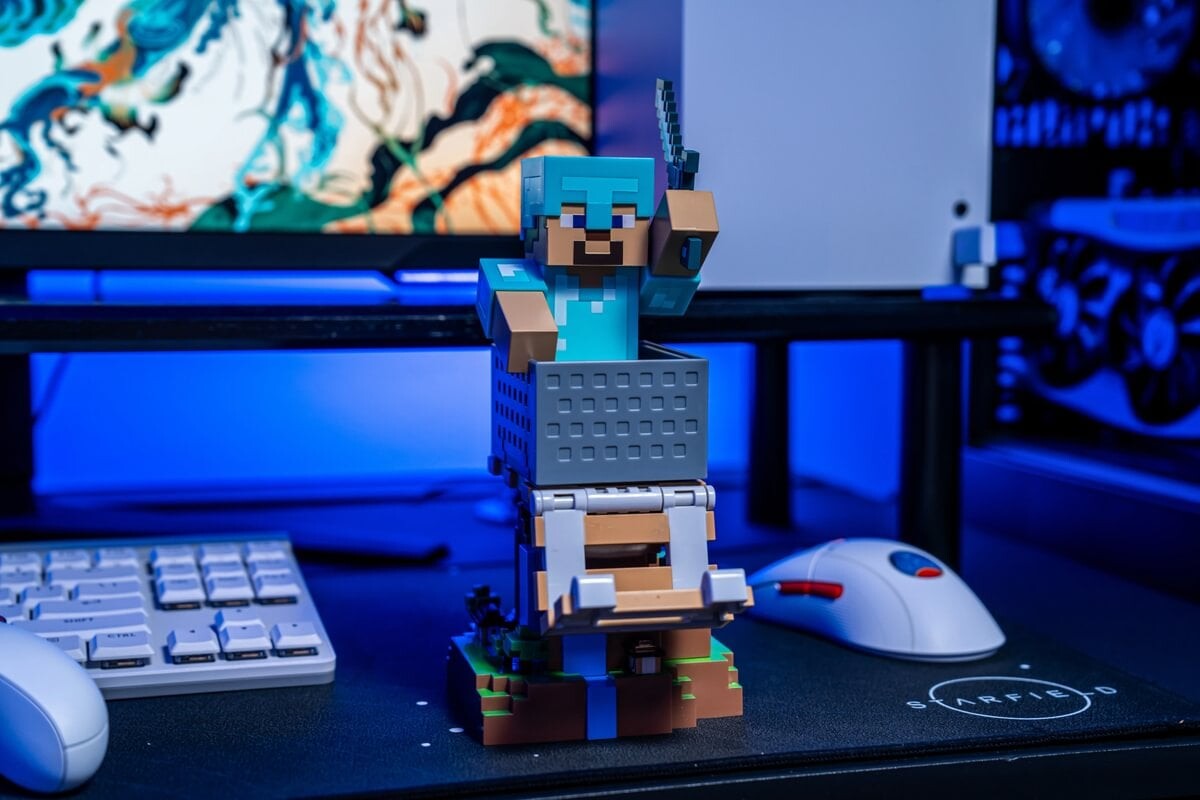 Cable Guys - Controller Holder - Minecraft Steve In Diamond Armour Rest