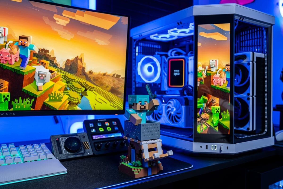 Cable Guys - Controller Holder - Minecraft Steve In Diamond Armour Rest