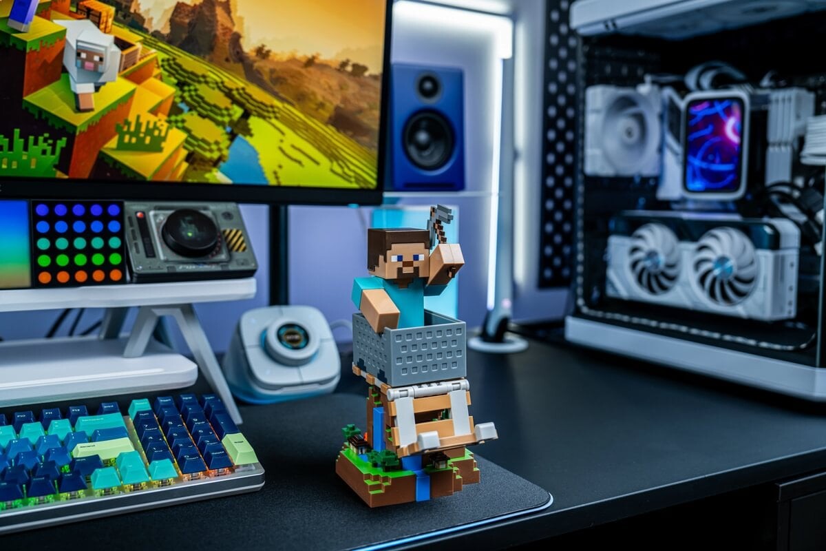 Cable Guys - Controller Holder - Minecraft Steve Rest