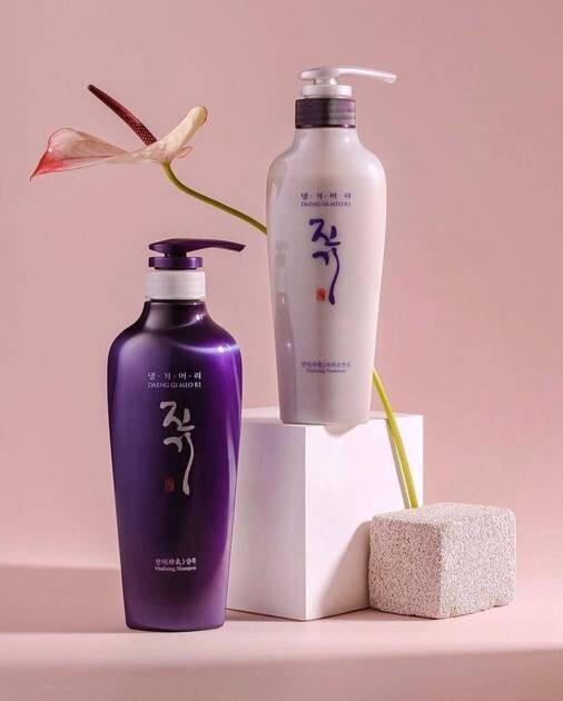 Daeng Gi Meo Ri - Vitalizing Shampoo - 300 Ml