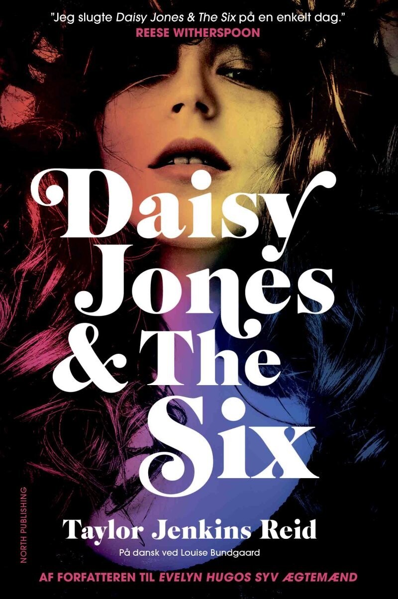 Daisy Jones and The Six af Taylor Jenkins Reid - Hæftet Bog Foto billede