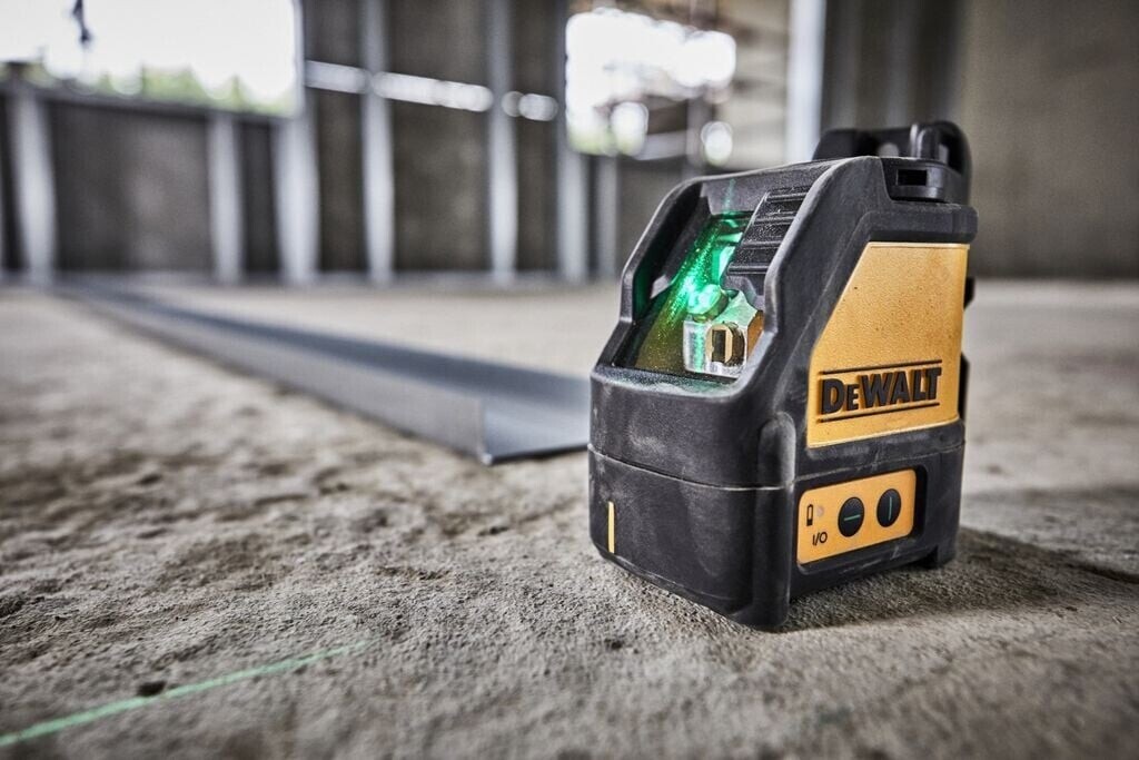 Dewalt Dw088Cg-Xj Green Beam Cross Line Laser With Carry Case
