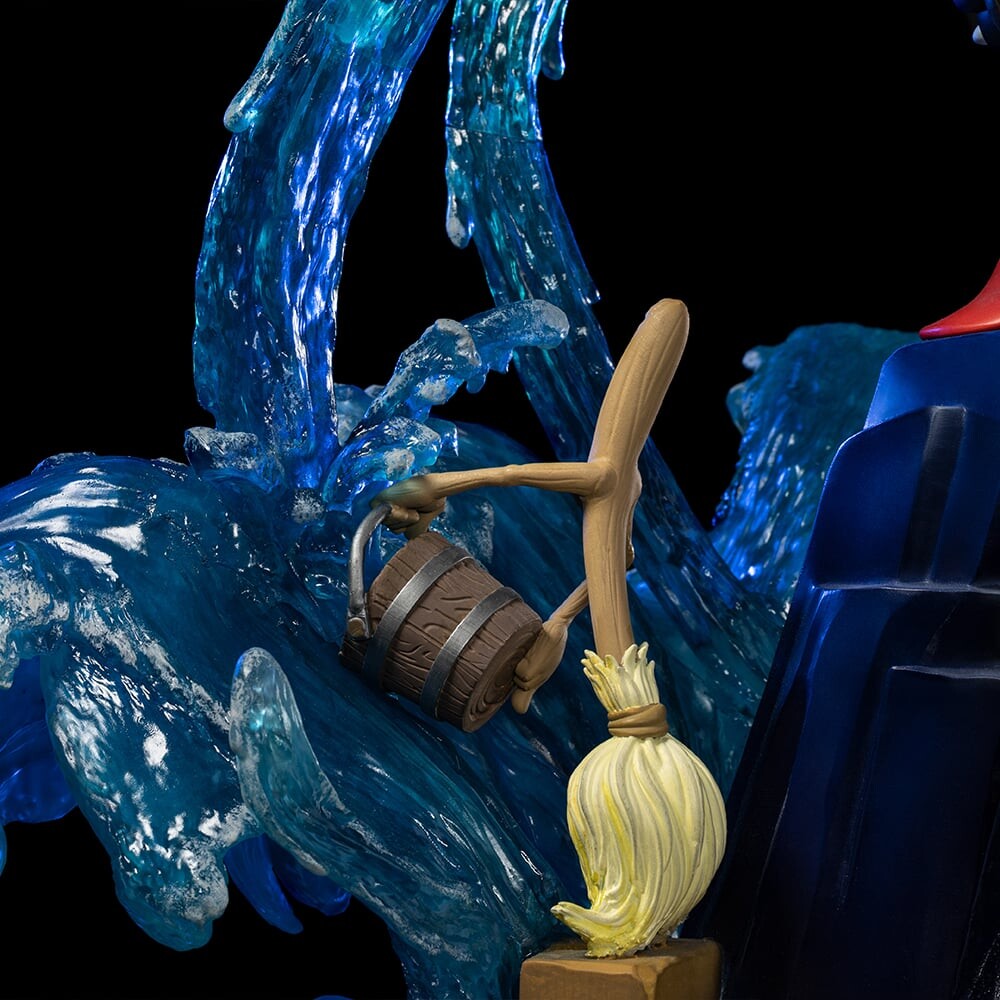 Disney Classic - Mickey Fantasia Statue Deluxe Art Scale 110