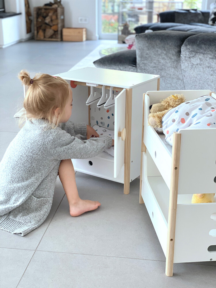 Dukkeskab Til Dukketøj - Træ - Hvid - Small Foot