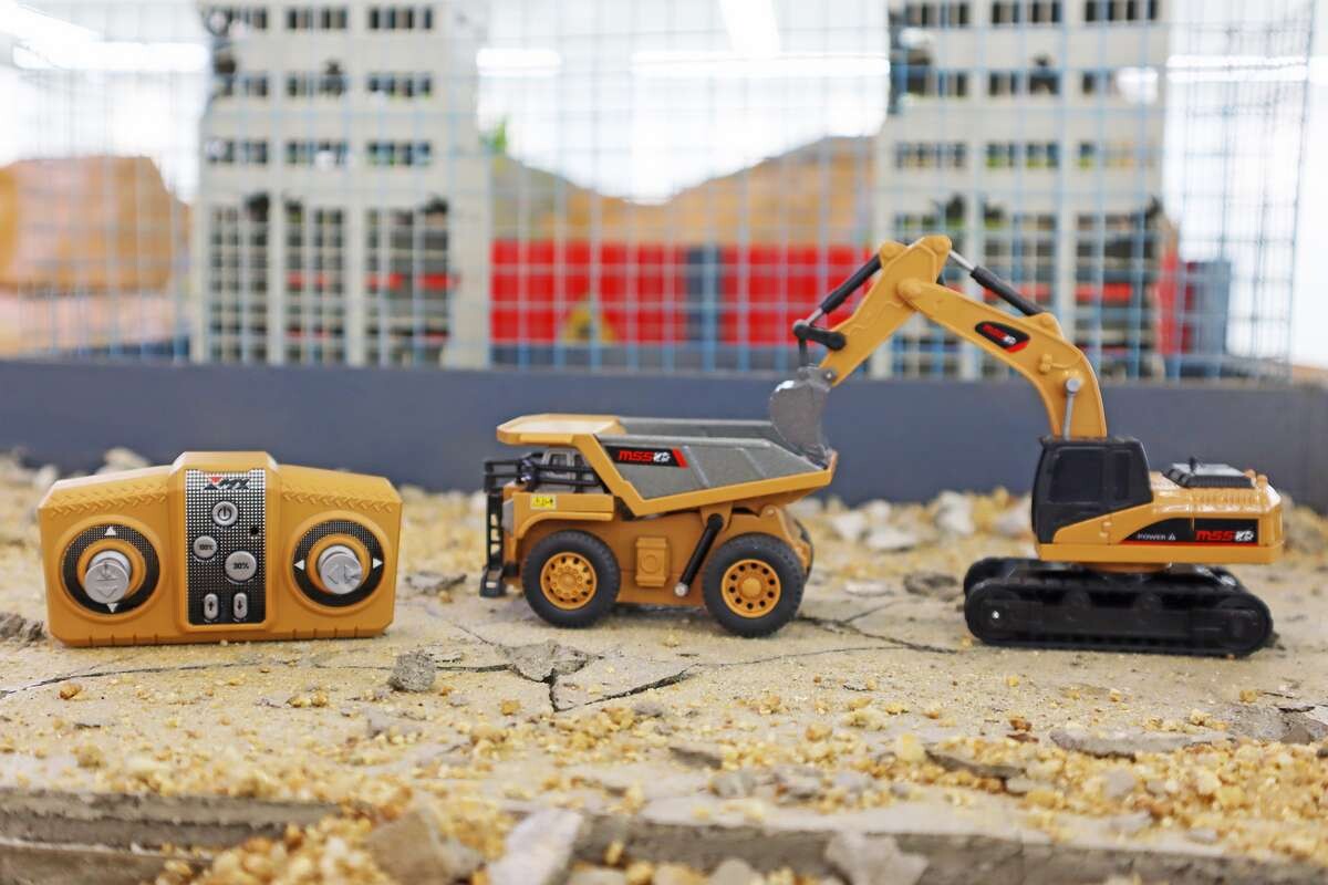 Dump Truck Rc 1 64 2 4Ghz 3 7V Li-Ion 8 Channels - Z6750A-2 - Mx