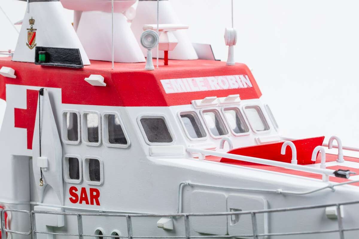 Billing Boats - Emile Robin Model Båd Byggesæt - 1 33 - Bb430