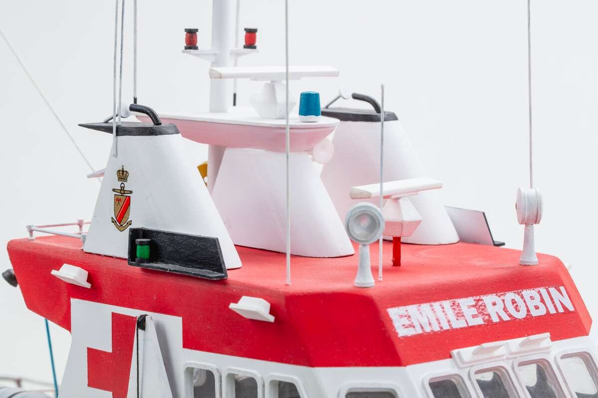 Billing Boats - Emile Robin Model Båd Byggesæt - 1 33 - Bb430