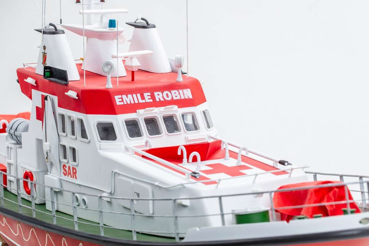 Billing Boats - Emile Robin Model Båd Byggesæt - 1 33 - Bb430