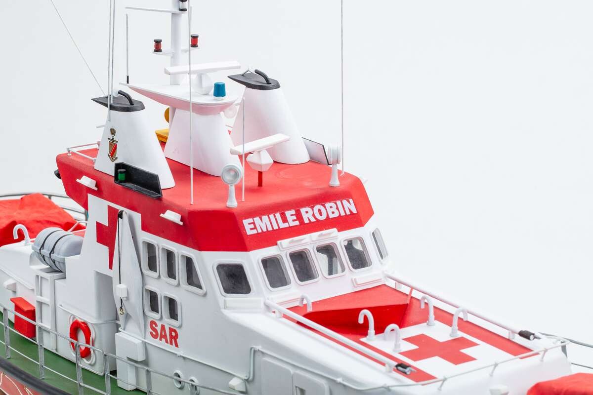 Billing Boats - Emile Robin Model Båd Byggesæt - 1 33 - Bb430