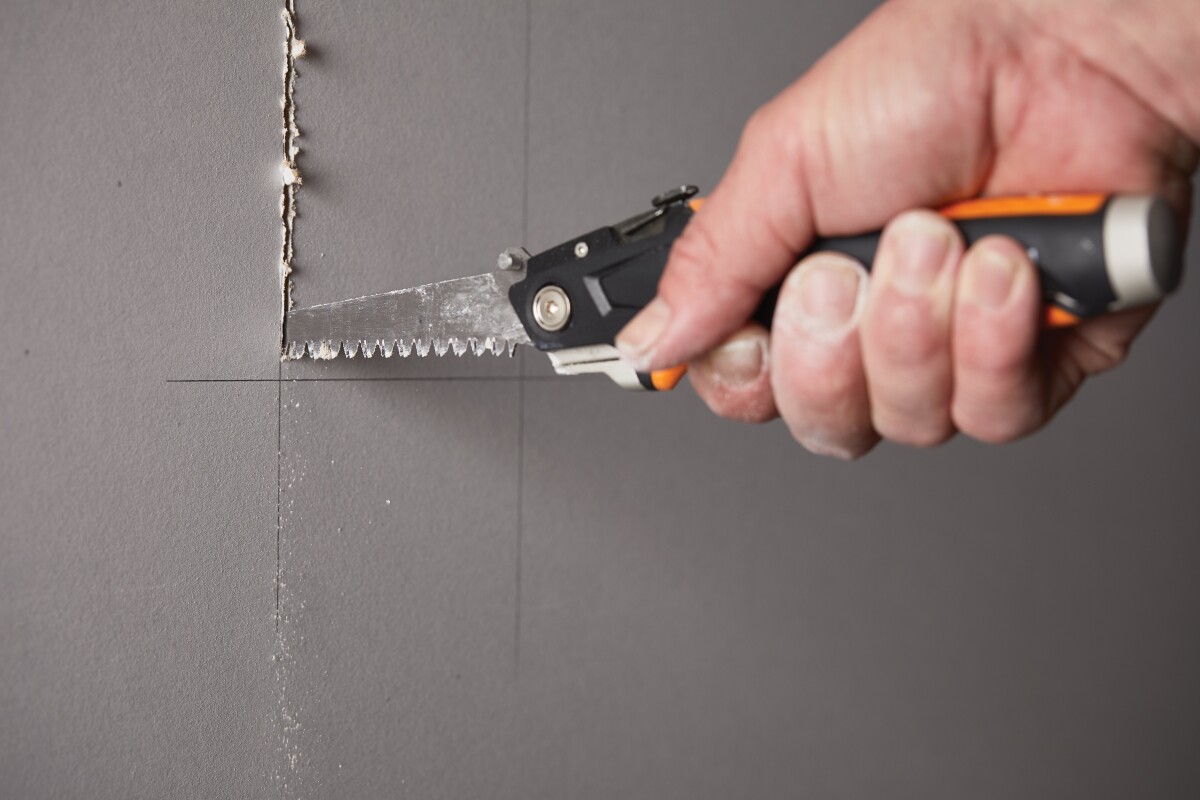 Fiskars - 2-I-1 Universalkniv Og Gipssav - Pro Carbonmax