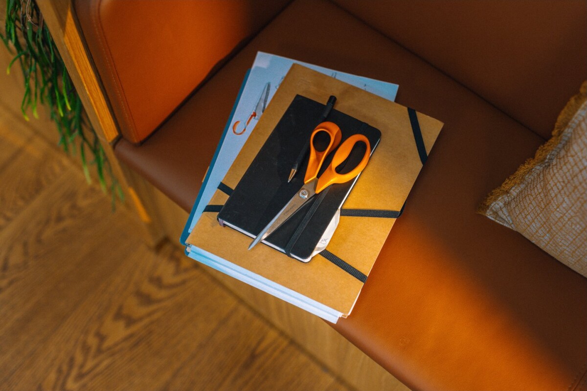 Fiskars - Classic Universalsaks - Højre Hånd - Orange - 21 Cm