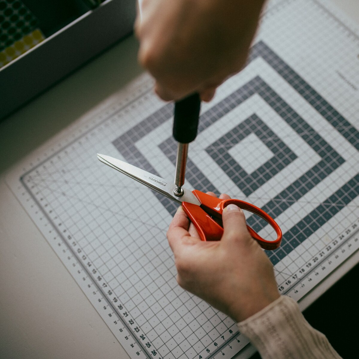 Fiskars - Classic Universalsaks - Venstre Hånd - Rød - 21 Cm