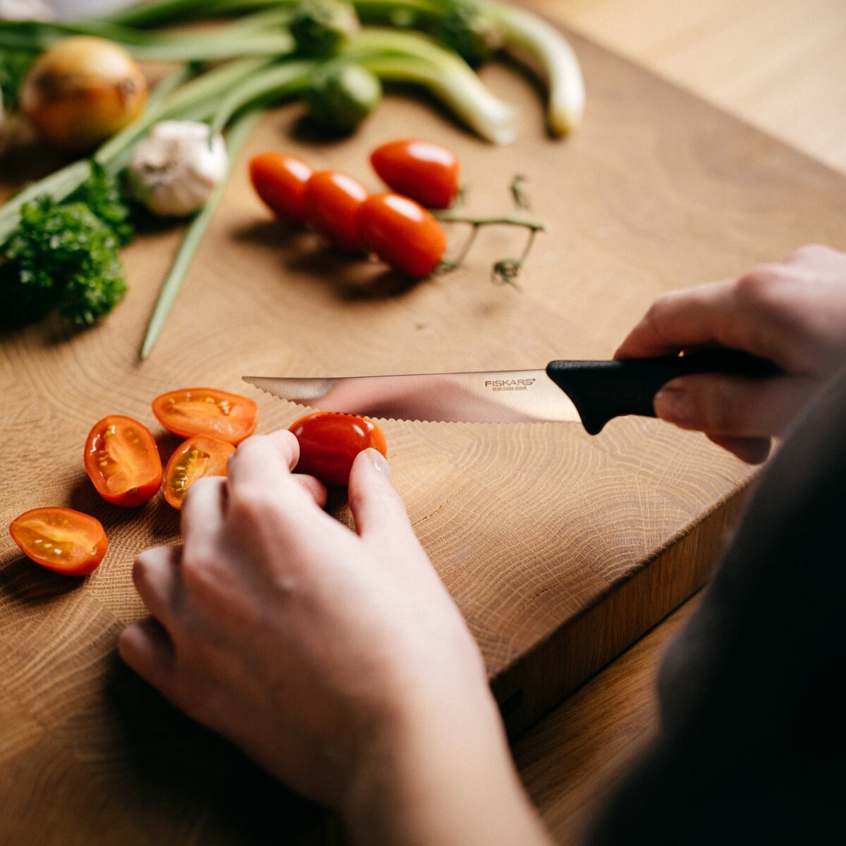 Fiskars Tomatkniv - Essential - 12 Cm