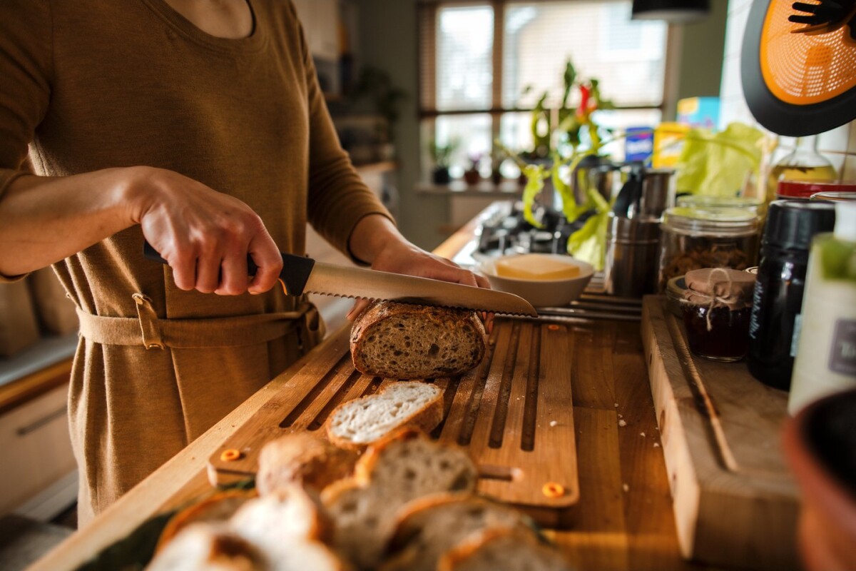 Fiskars Functional Form - Brødkniv - 21 Cm