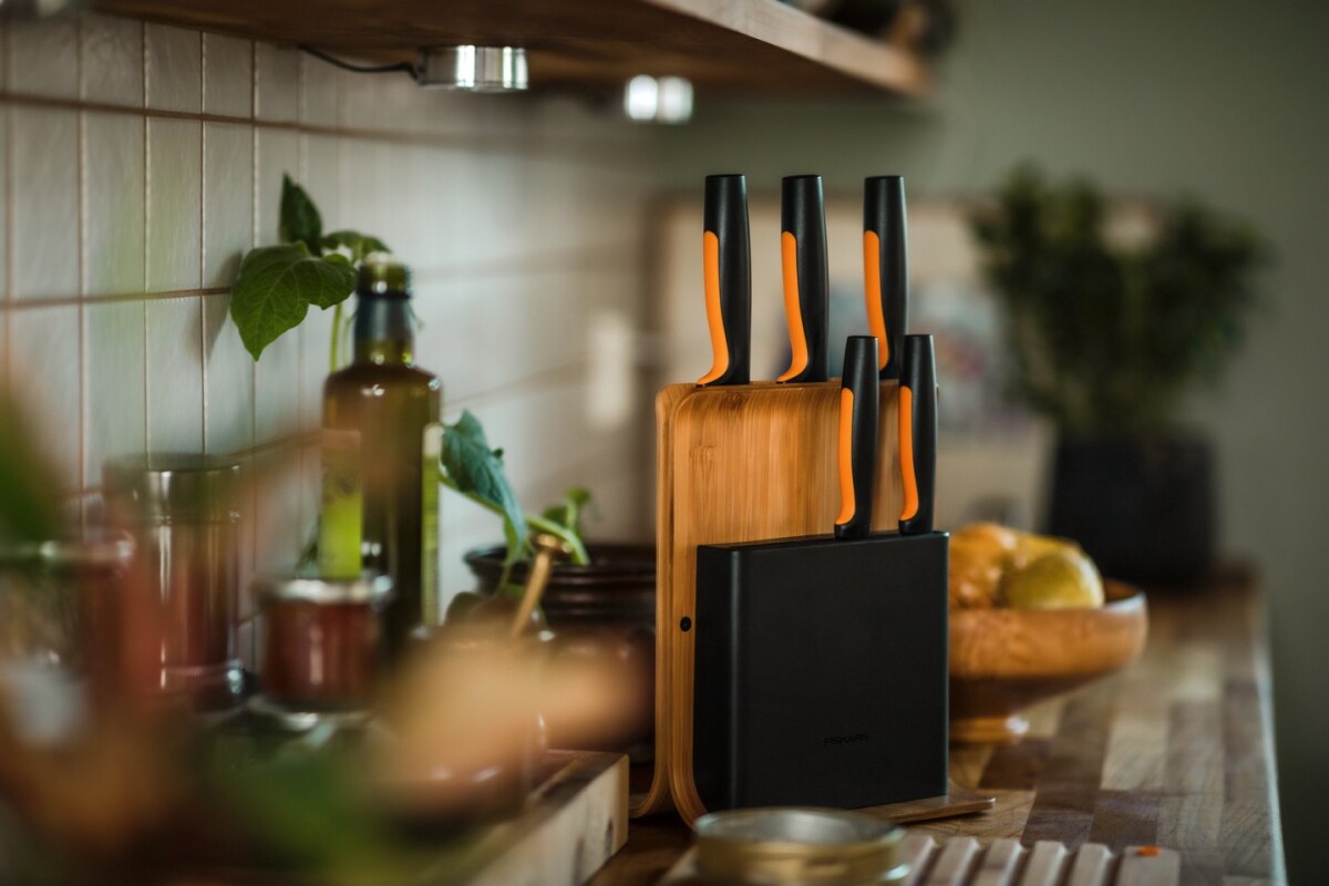 Fiskars - Functional Form - Knivsæt Og Knivblok - 6 Dele - Bambus