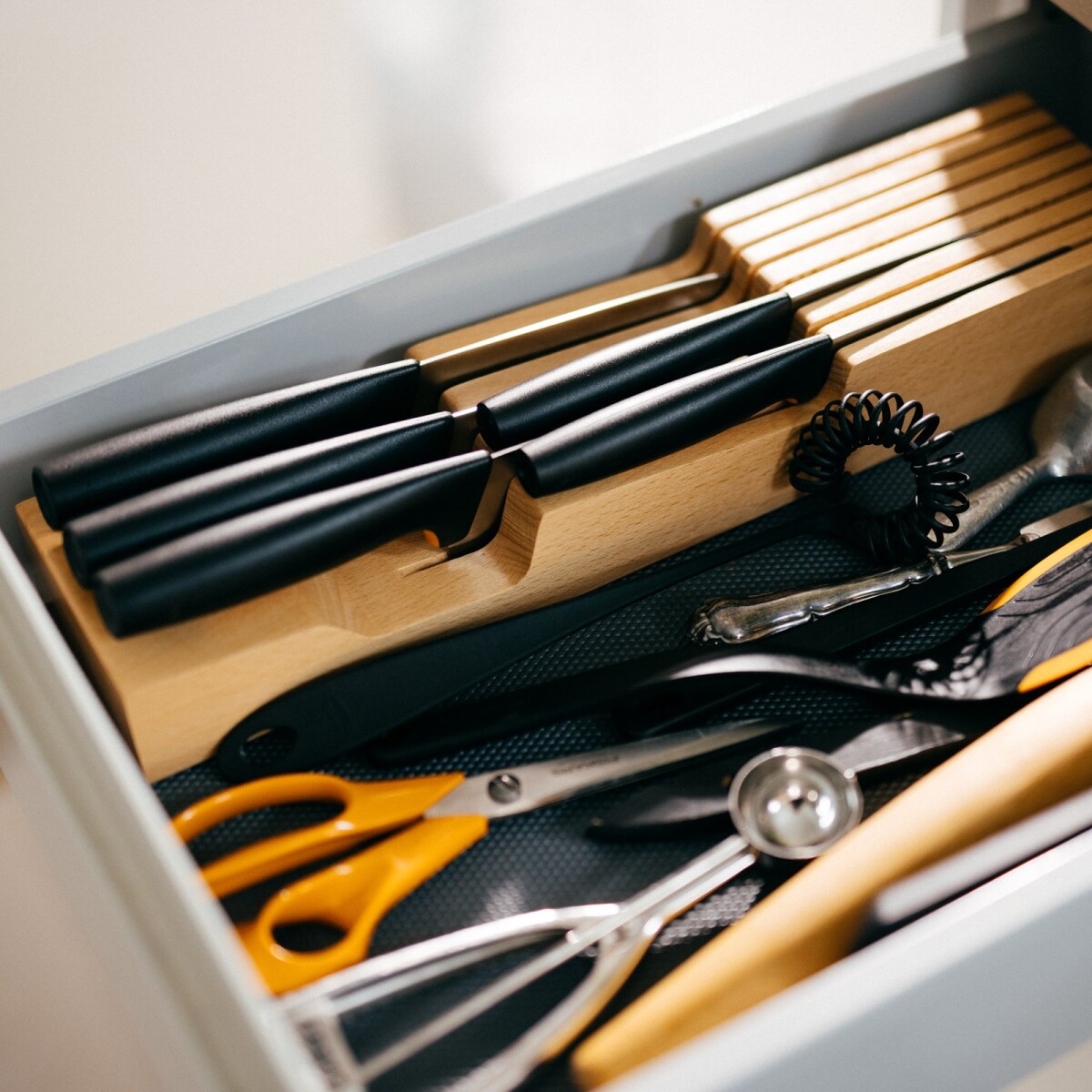 Fiskars - Functional Form - Knivmagnet Til Væg - 32 Cm - Sort