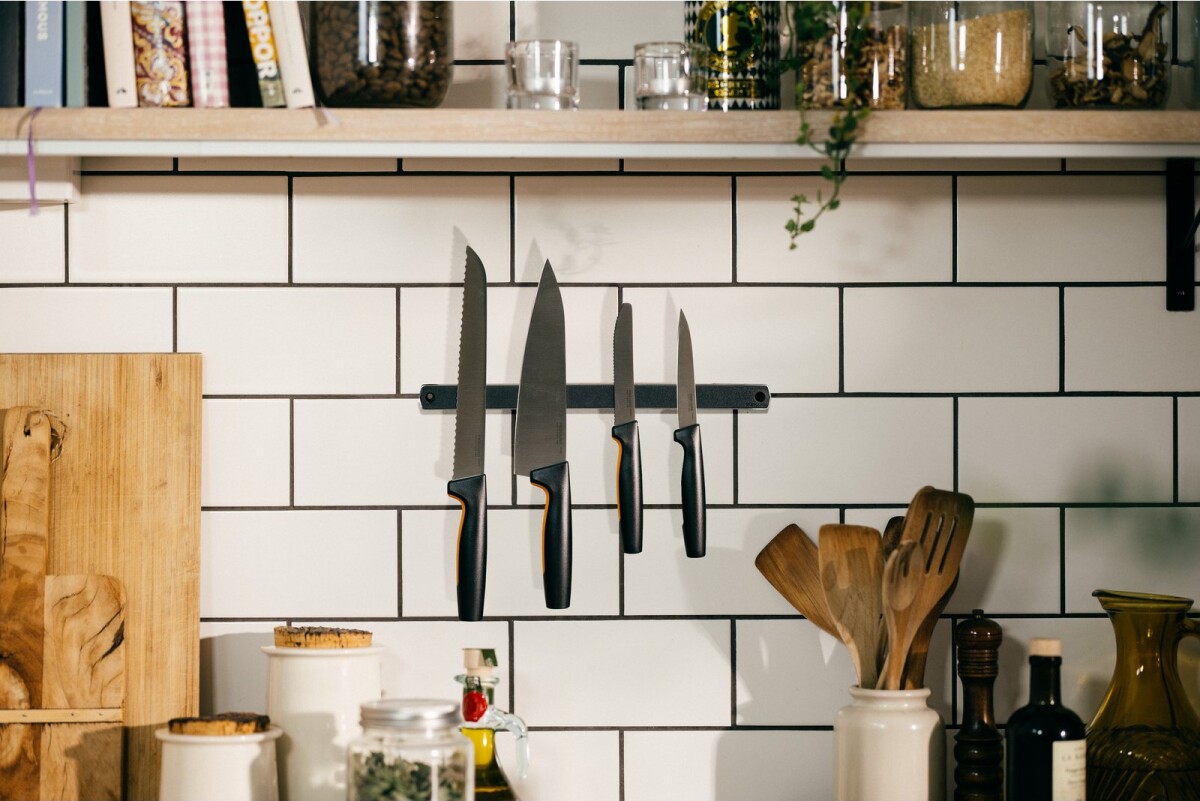 Fiskars - Functional Form - Knivmagnet Til Væg - 32 Cm - Sort