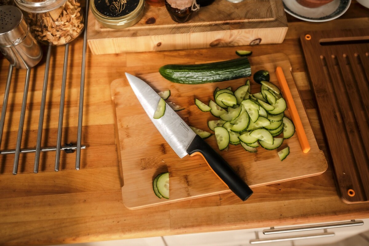 Fiskars Functional Form - Kniv - Japansk Stål - 20 Cm