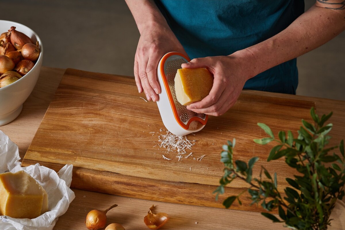 Fiskars - Functionalform Rivejern Med Beholder