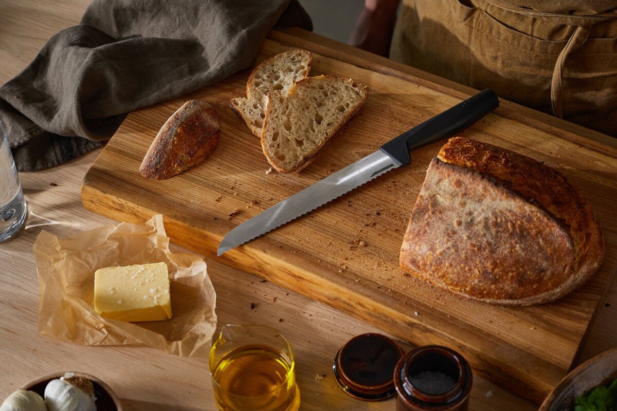 Fiskars Brødkniv - Hard Edge - 22 Cm