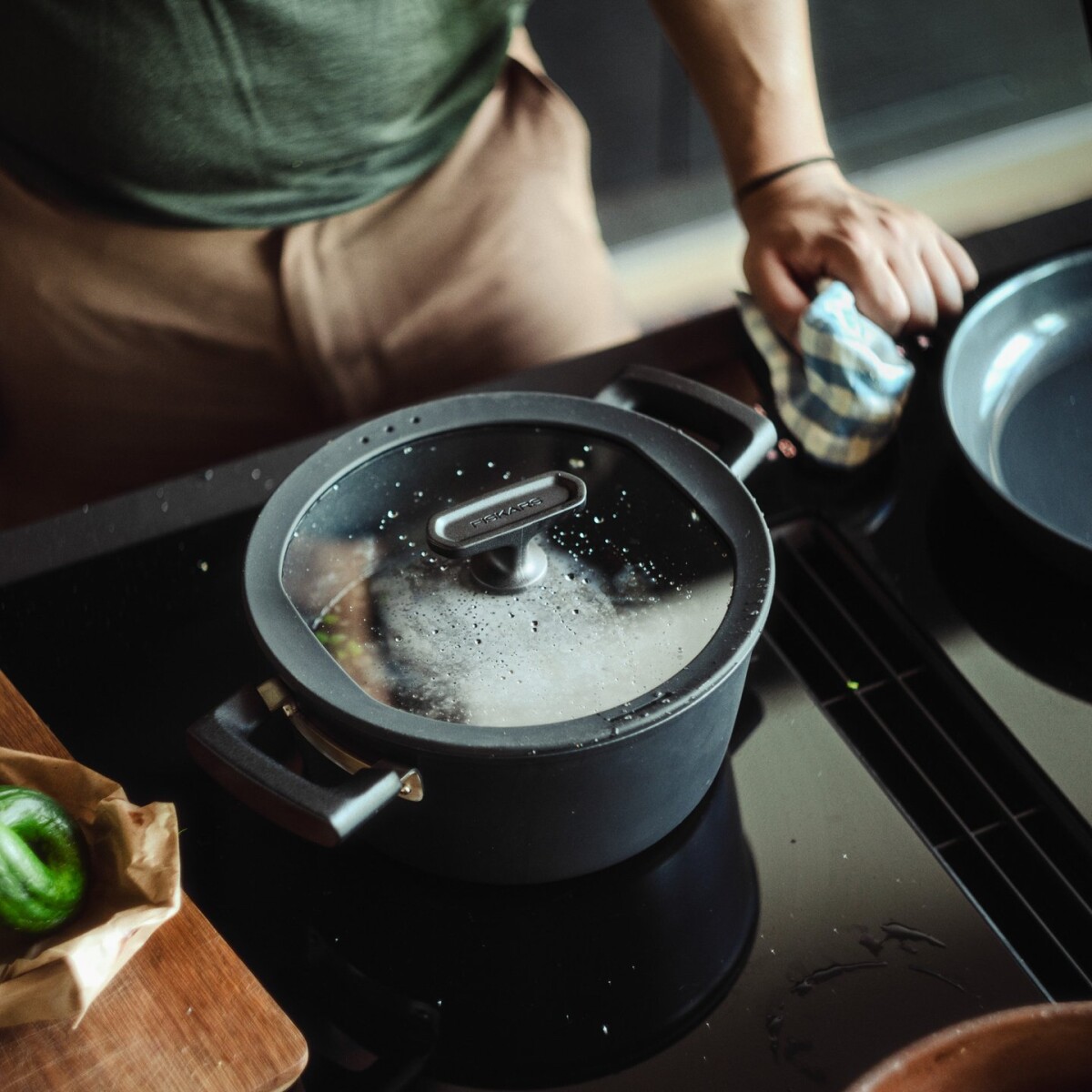 Fiskars - Hard Face - Gryde Med Låg - Non-Stick - Induktion