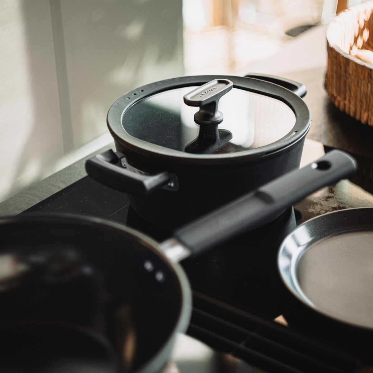 Fiskars - Hard Face - Gryde Med Låg - Non-Stick - Induktion