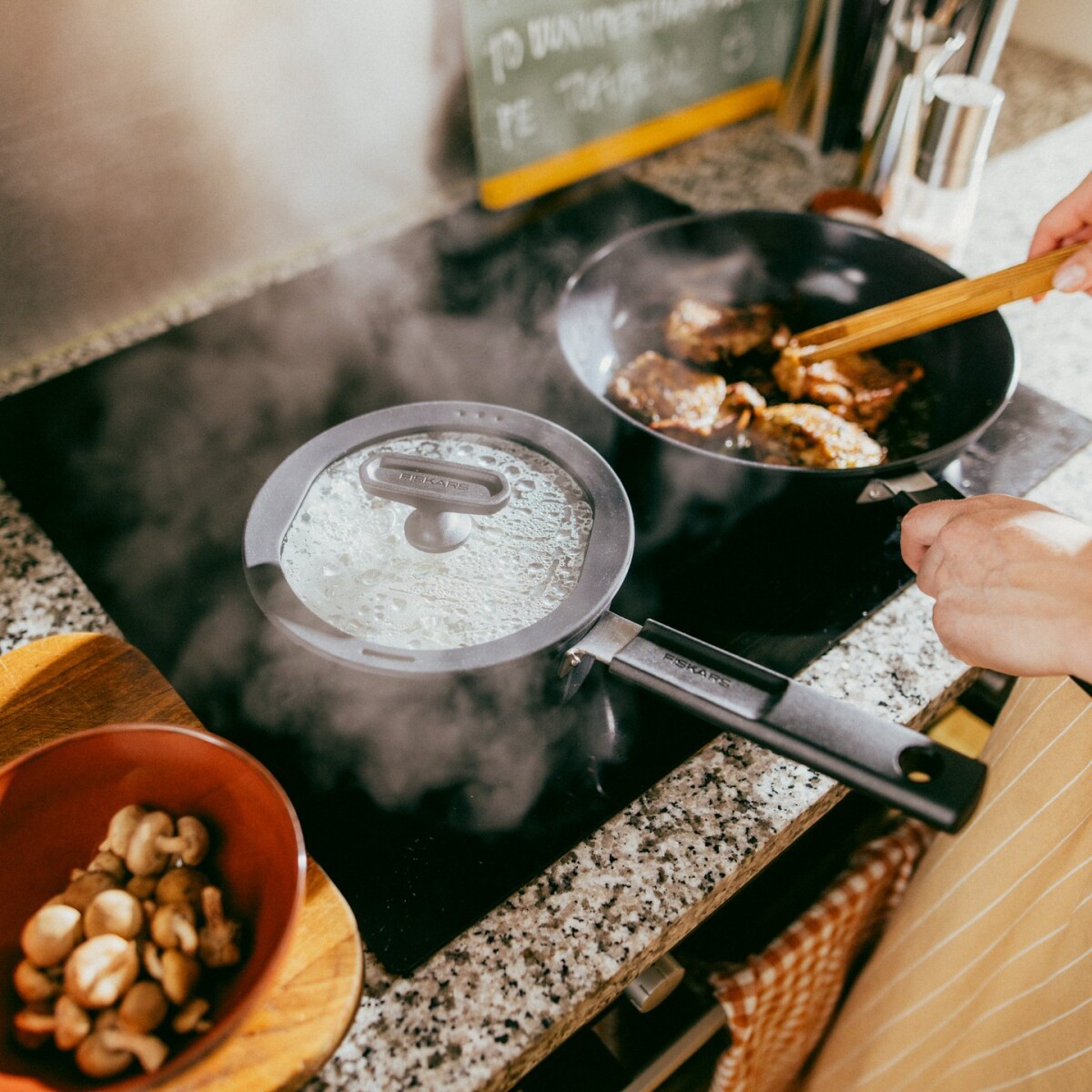 Fiskars - Hard Face - Kasserolle Med Låg - Non-Stick - Induktion