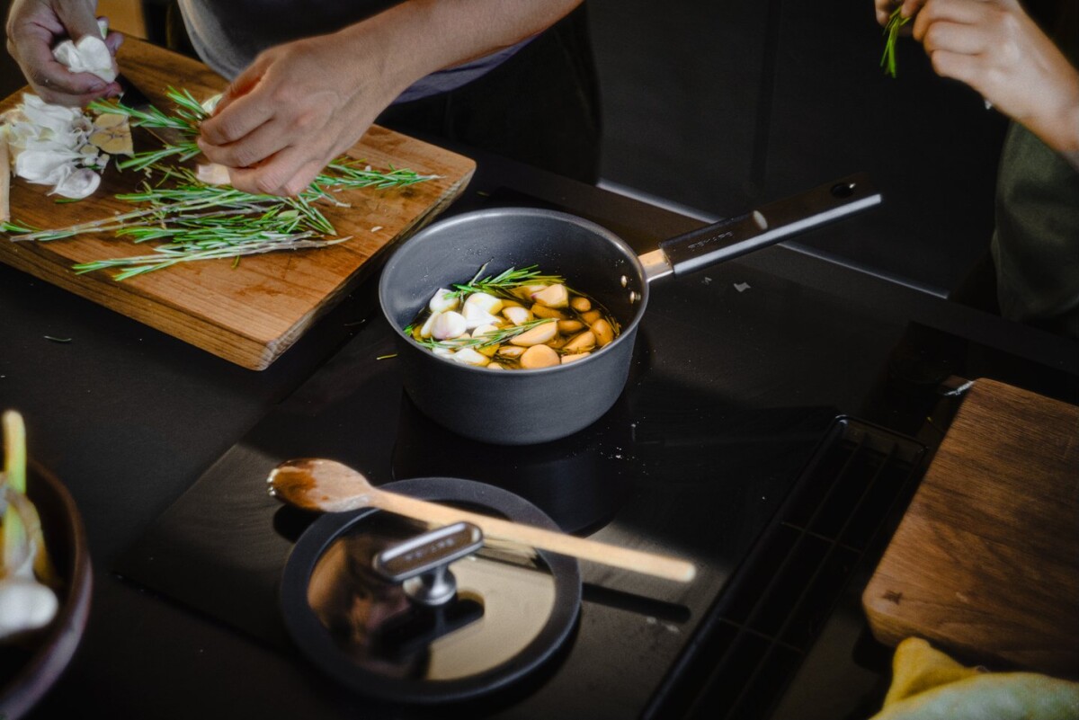 Fiskars - Hard Face - Kasserolle Med Låg - Non-Stick - Induktion