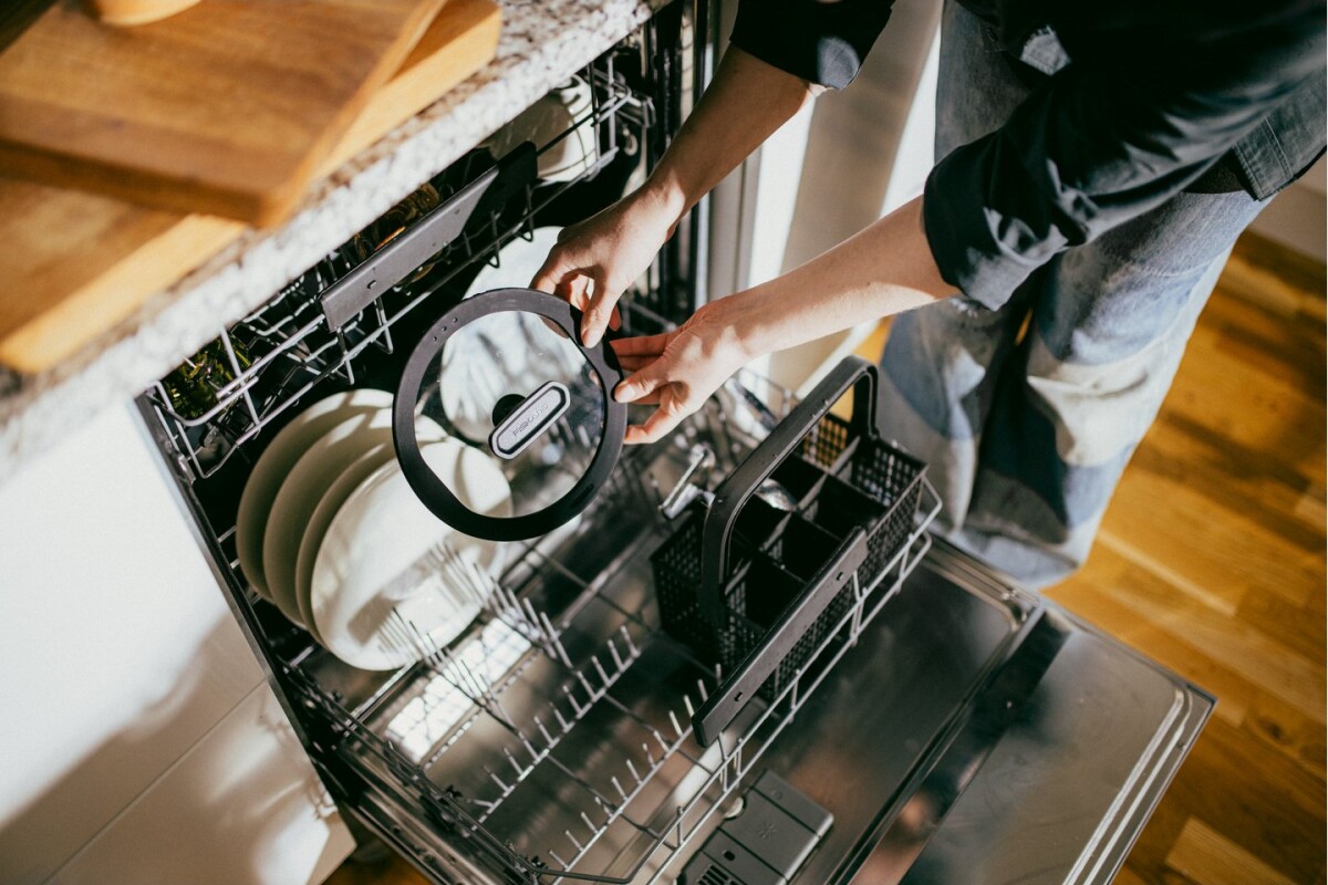 Fiskars - Hard Face - Kasserolle Med Låg - Non-Stick - Induktion