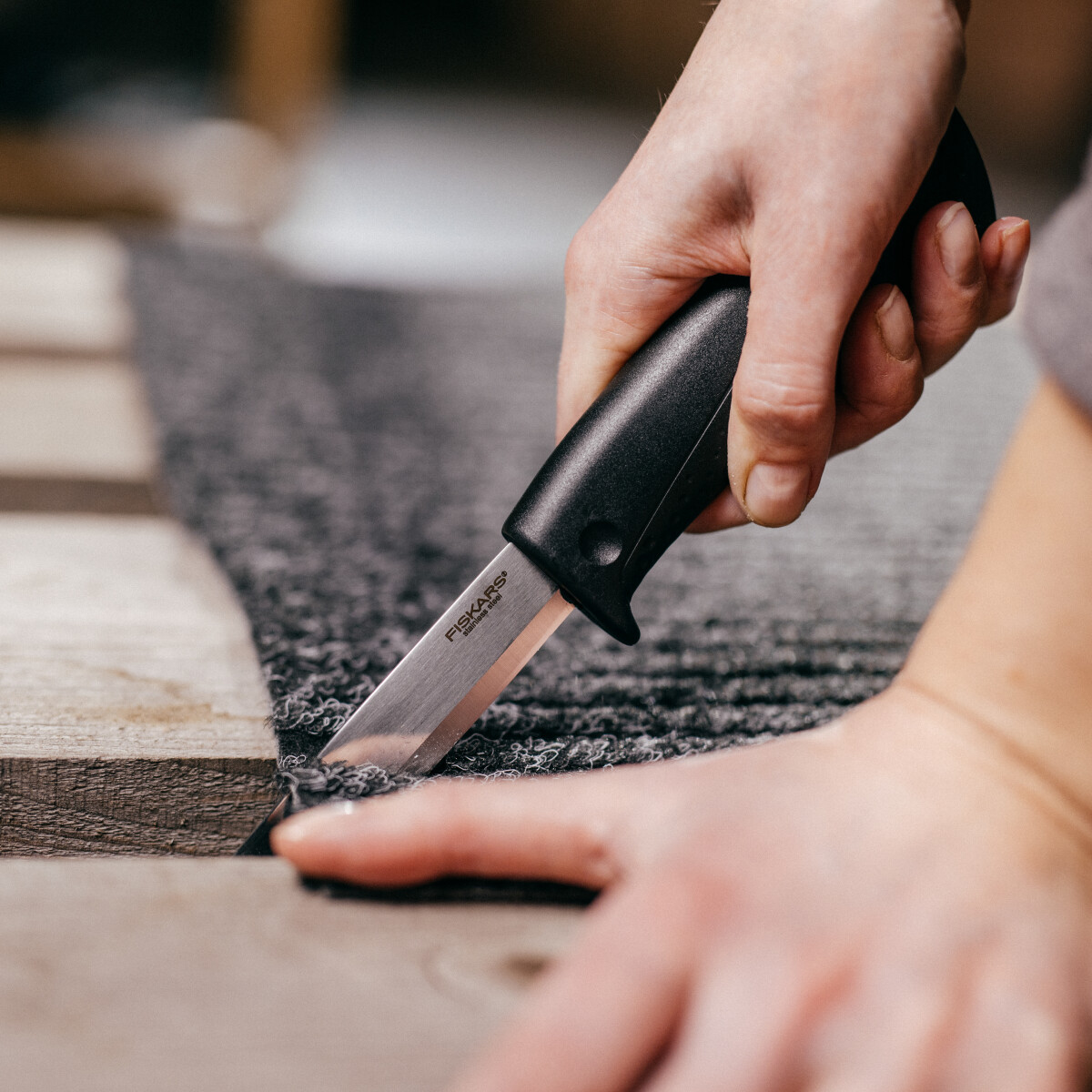 Fiskars - Pro Builder S Knife With Sharpener - Kniv Med Knivsliber