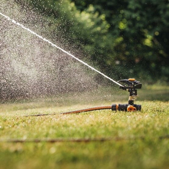 Fiskars - Onoff Pulsating Sprinkler - Spike Base