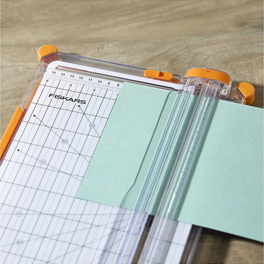 Fiskars - Skæremaskine - Surecut Paper Trimmer - 30X37 Cm - 4153