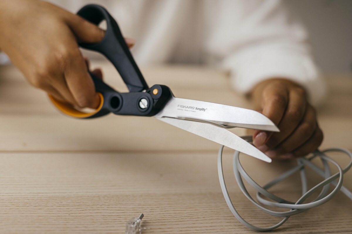 Fiskars - Pro Serrated Hardware Scissors - Savtakket - 24 Cm