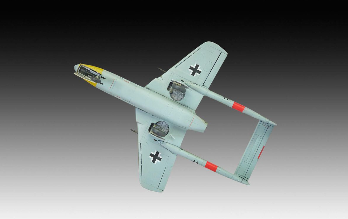 Revell 03761 - P-Series Focke-Wulf Flitzer - Build Paint - 1 72