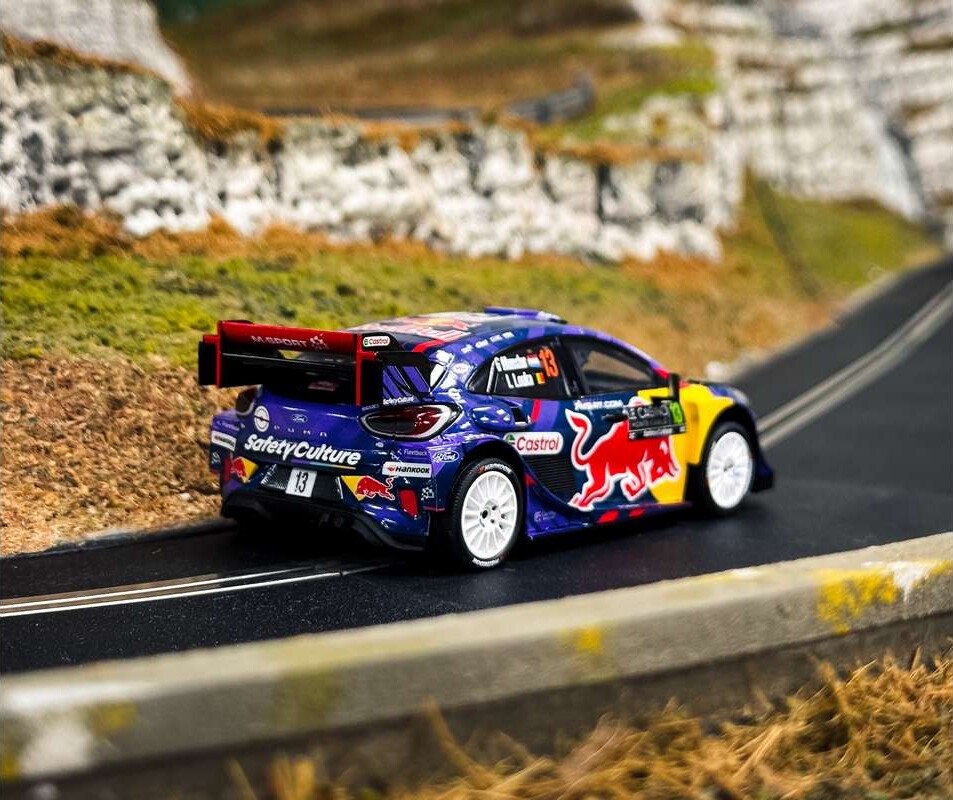 Scalextric C4654 - Ford Puma Rally1 Monte Carlo 2025 Bil - 1 32