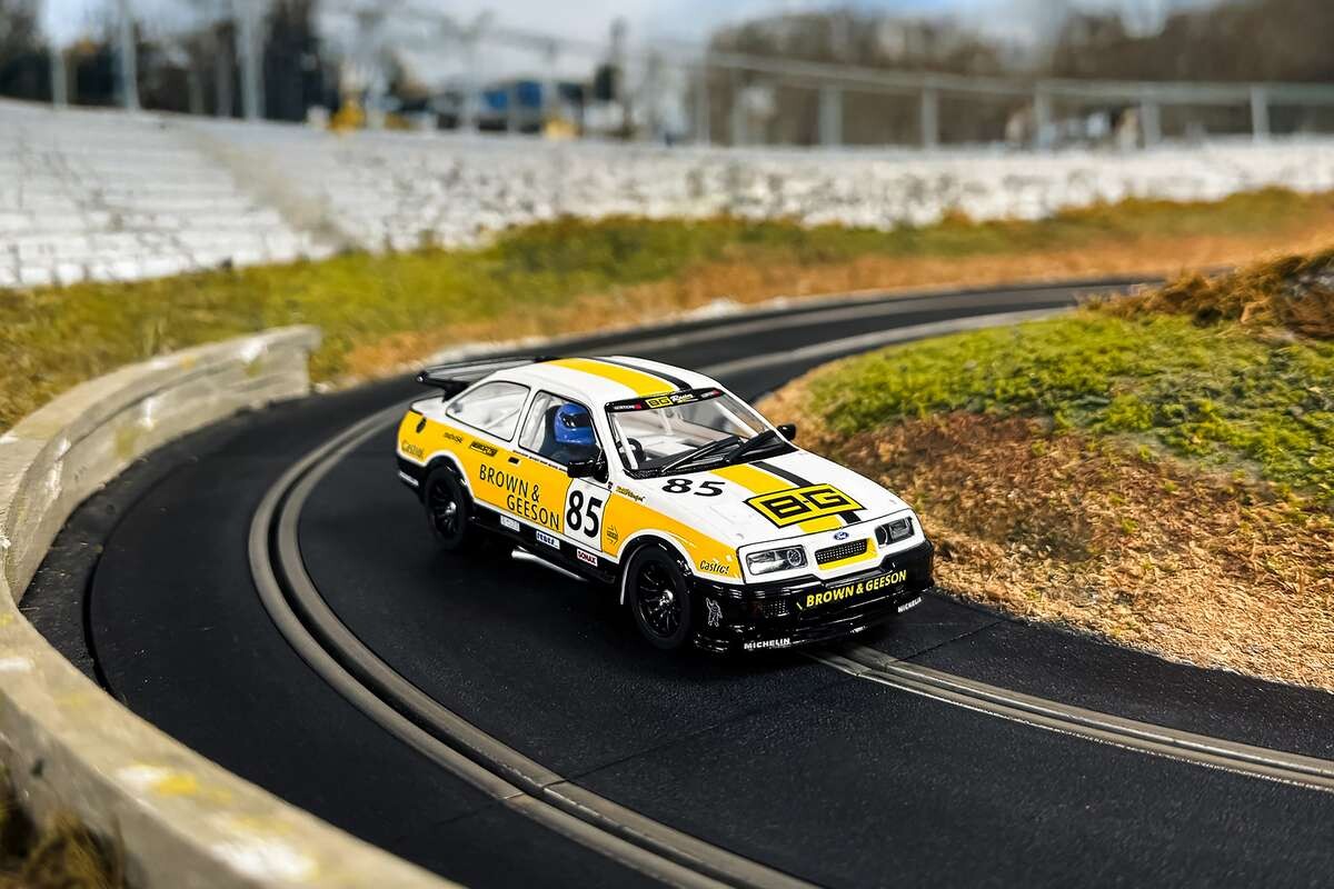 Scalextric C4628 - Ford Sierra Rs500 Bil - Ytcc Dan Brown 2024