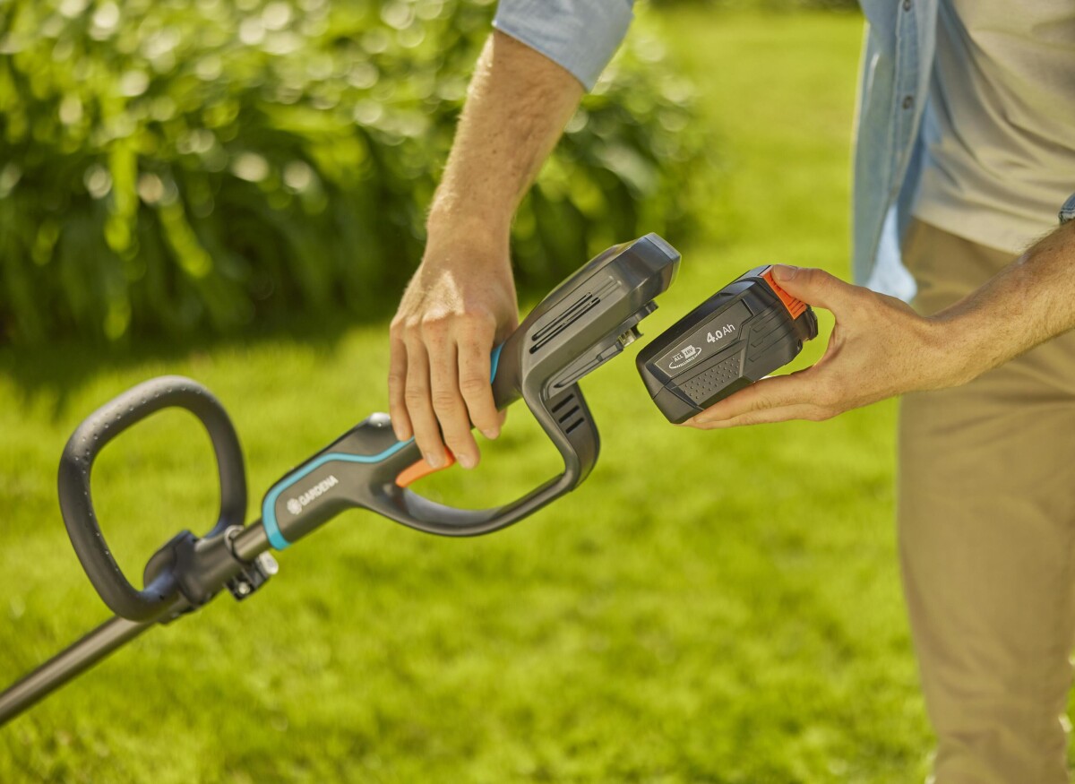 Gardena - Græstrimmer På Batteri Sæt - Powertrim 3018V