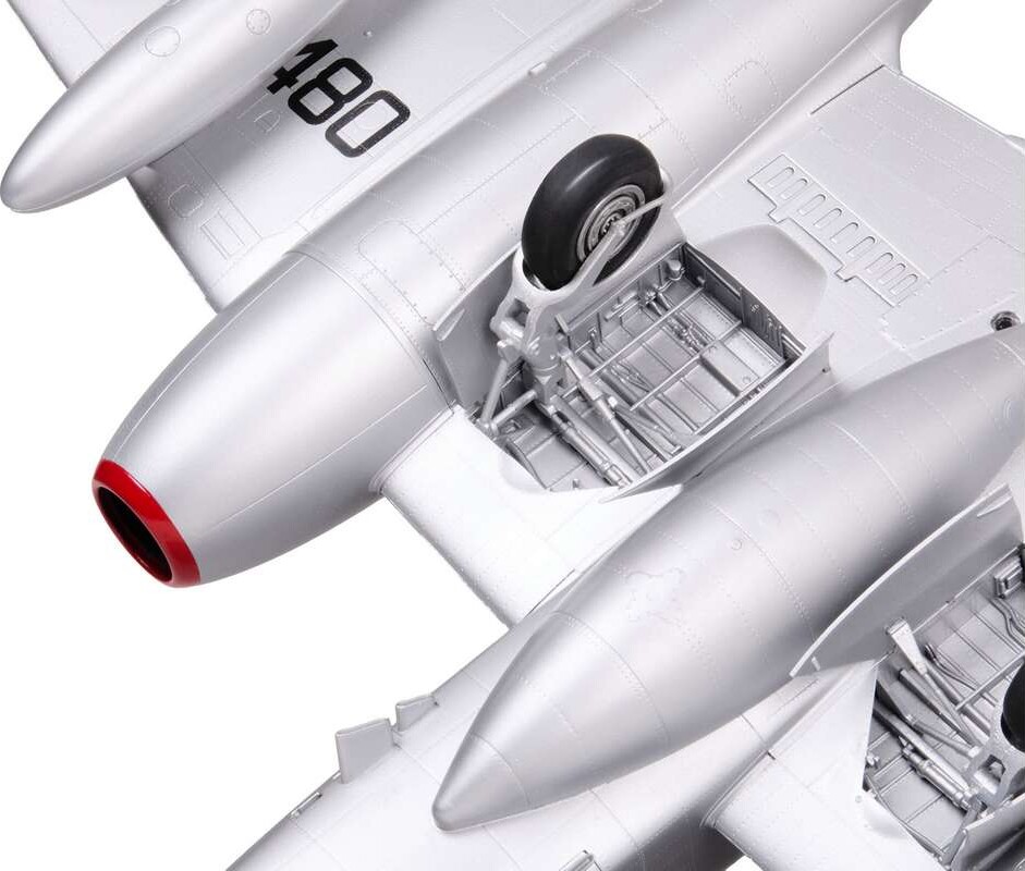Revell 03750 - Gloster Meteor F8 Byggesæt - Build Paint - 1 32