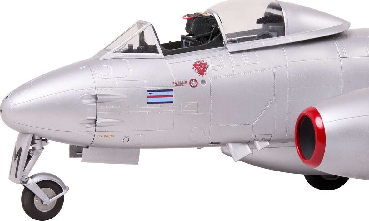 Revell 03750 - Gloster Meteor F8 Byggesæt - Build Paint - 1 32