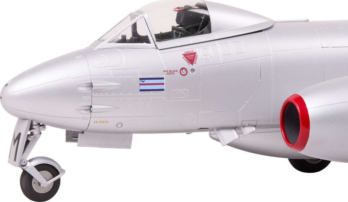 Revell 03750 - Gloster Meteor F8 Byggesæt - Build Paint - 1 32