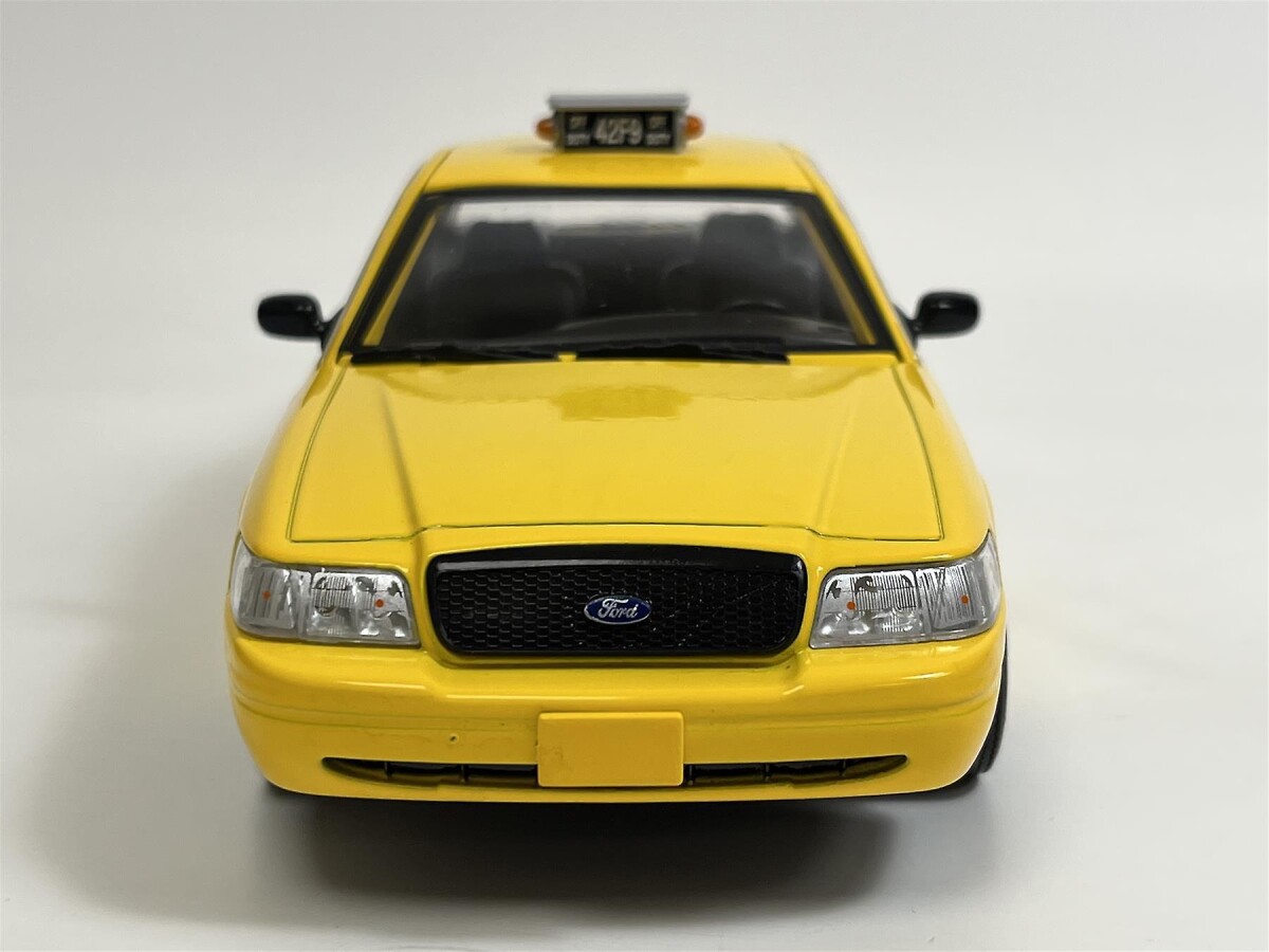 Greenlight Collectibles - 124 Creed 2015 - 1999 Ford Crown Victoria Philly