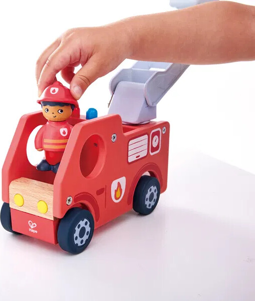 Hape - The Roaring Fire Truck - Brandbil Legetøj Med Lyd