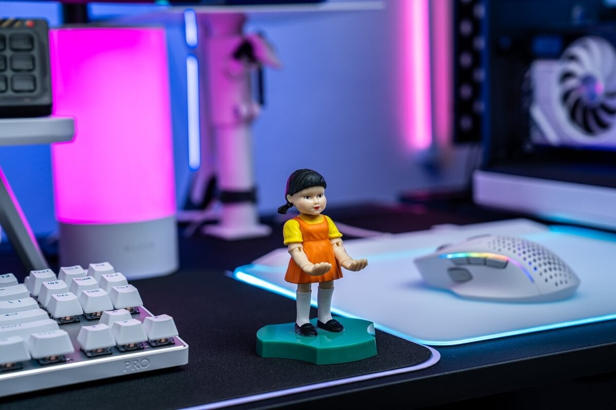 Holdems By Cable Guys - Squid Game Figur - Young-Hee Girl