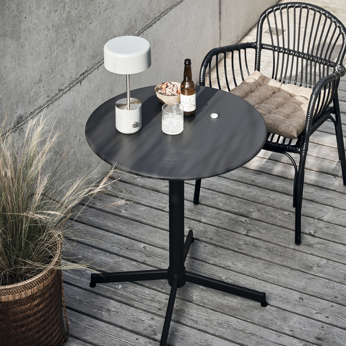 House Doctor - Havebord - Helo - Rundt - Sort - Ø 70 Cm